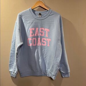 Gildan Women's Light Blue and Pink Sweatshirt